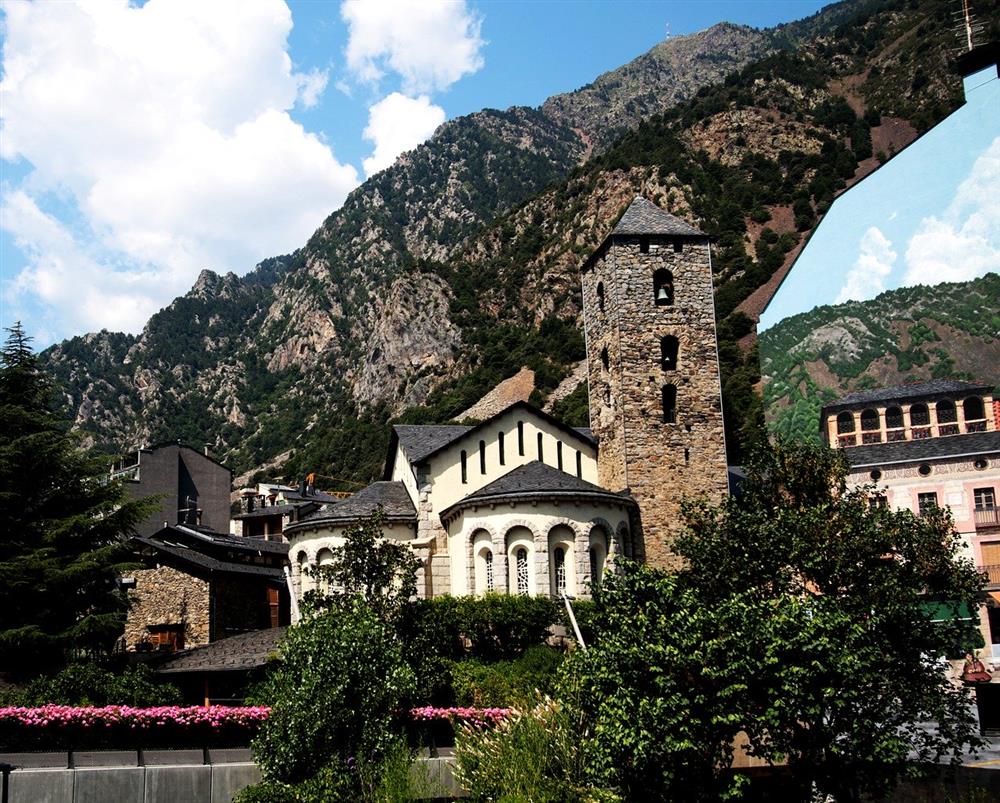 Porqué comprar un piso en Andorra la Vella? La capital más alta de Europa